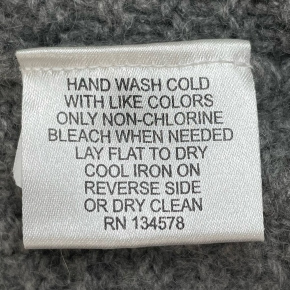 Vineyard Vines Cable Knit Hooded
Cardigan Large. Lambswool/Alpaca Style #2E0317. - Picture 12 of 13